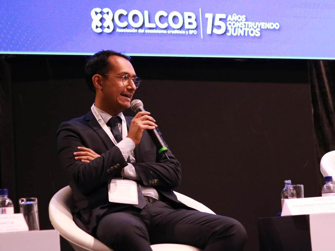 Jorge Marío Rodríguez invitado y hablando como panelista del evento de COLCOB del año 2023.