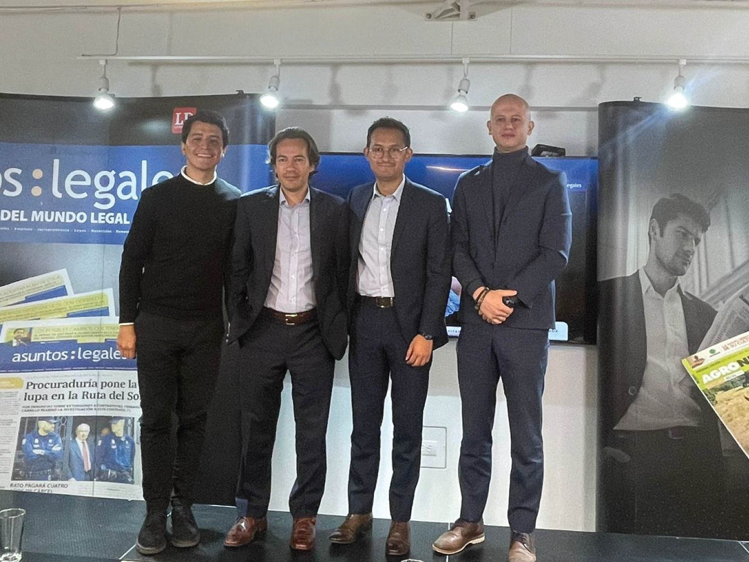 De izquierda a derecha,  Daniel Valencia, country Manager de Niubox en Colombia; Martín Escobar, director de Servicios Legales de Kpmg Law; Jorge Mario Rodríguez
CEO de Easy Iuris; y como moderador, Dagoberto Borda, MVP & Software Development director de Devsavant.